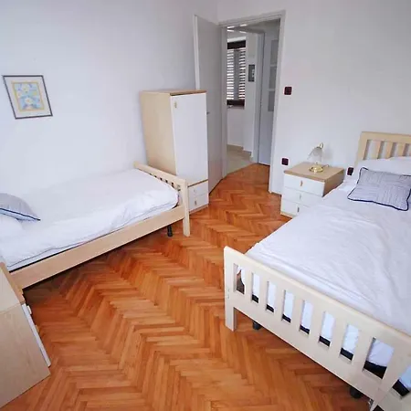 Liznjan Villa *