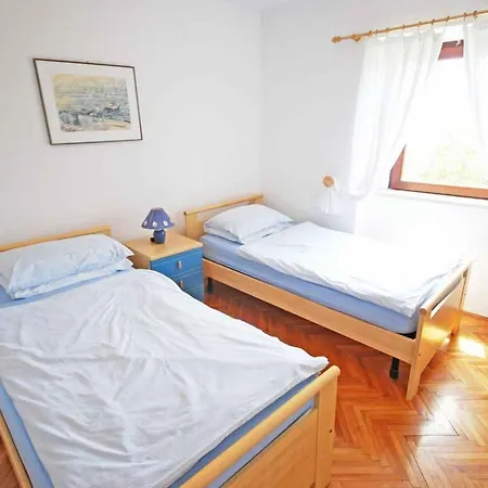 Liznjan Villa *