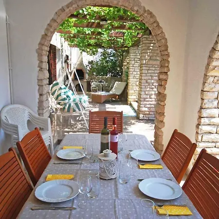 Liznjan Villa *